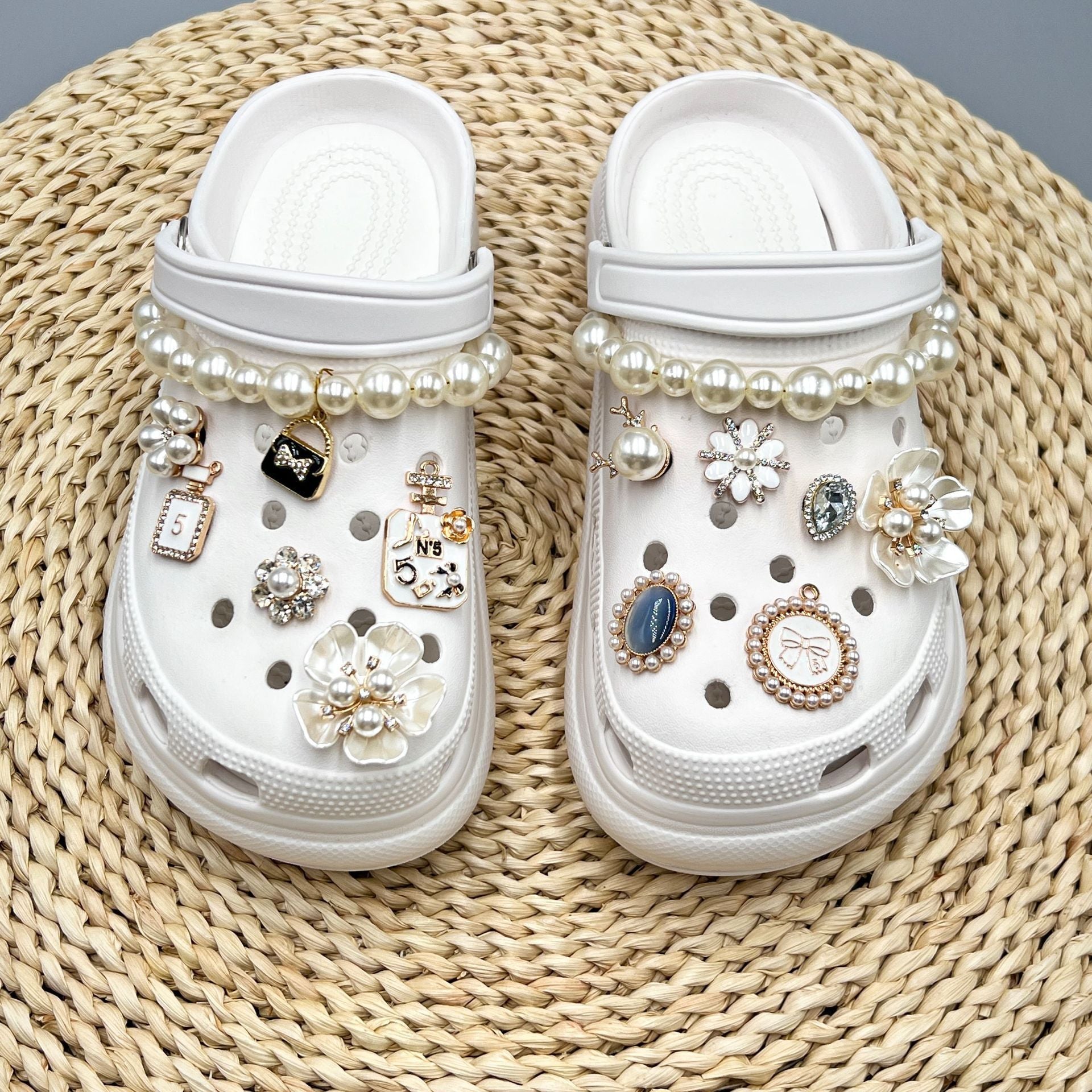 A set of Crystal Shoe Charms Fits Fashion Decoration For Clog Shoes Artificial Diamond Bling Chain Artificial Jewelry Accessories; Crocs Decoration New Era Fashion LLc
