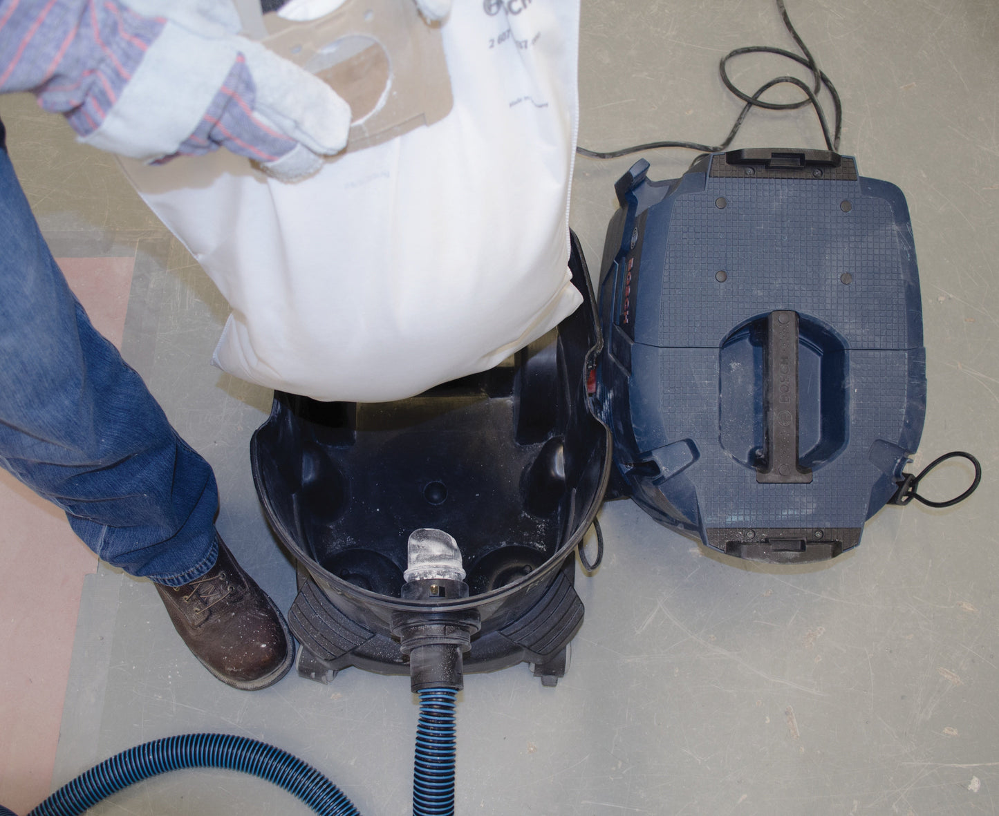 BOSCH VAC090AH 9-Gallon Dust Extractor with Auto Filter Clean and HEPA Filter VM Hardware