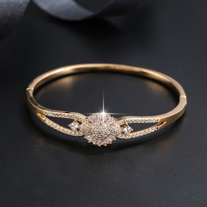 Elegant And Sophisticated Zirconia Bracelet With A Trendy And Minimalist Design, Exuding A Sense Of Luxury And Fashion. NovaCart