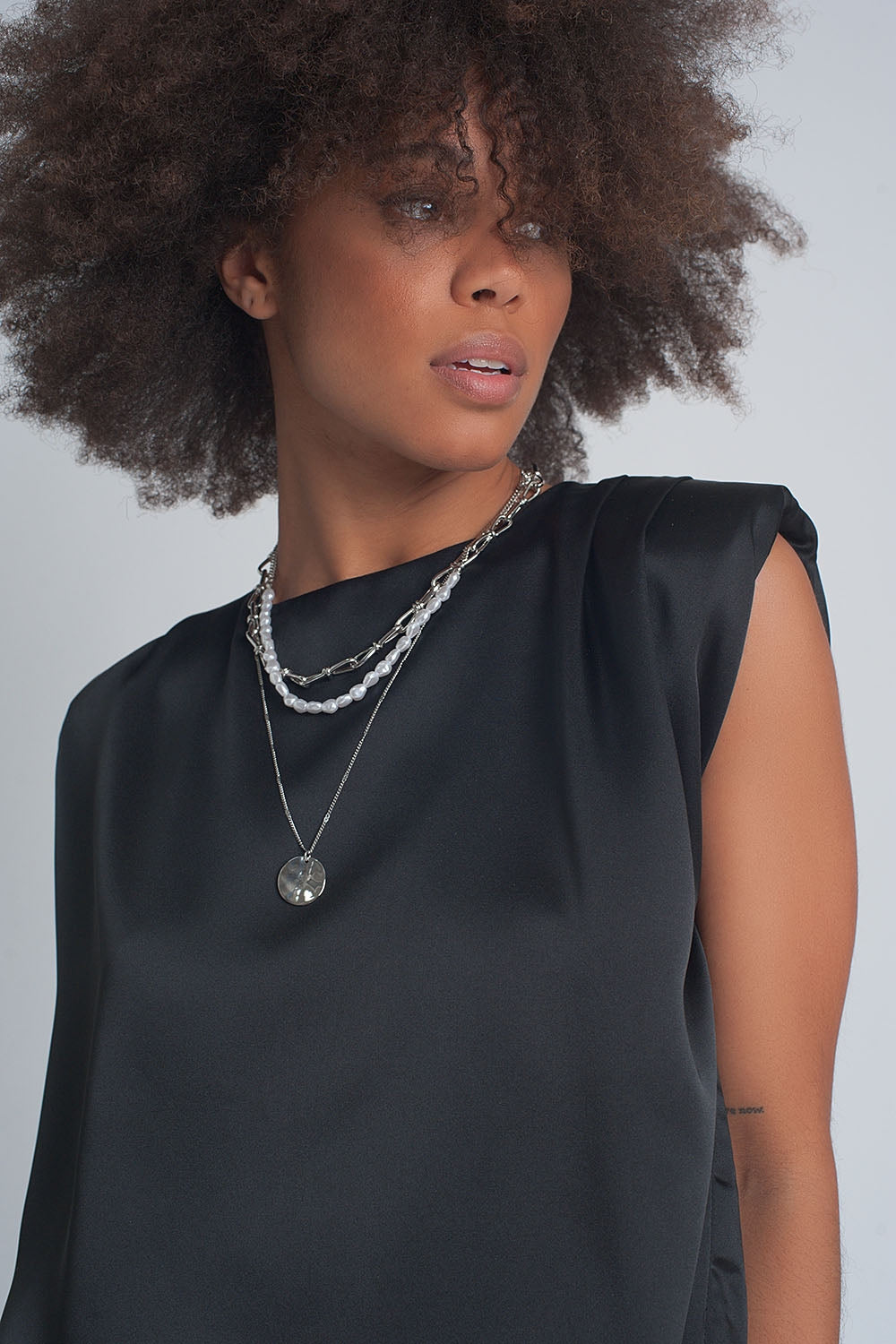 Gathered satin shoulder pad sleeveless top in black Q2store