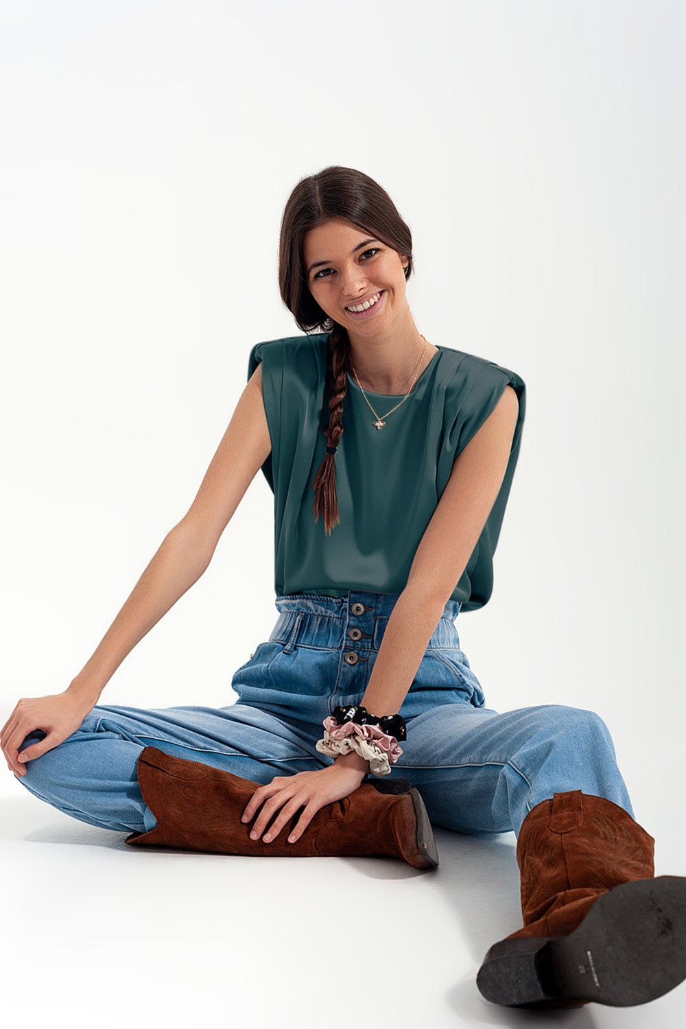 Gathered satin shoulder pad sleeveless top in green Q2store