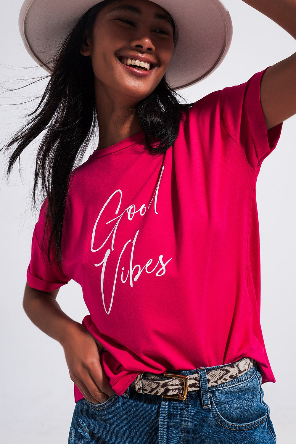 Good Vibes slogan tee in fuchsia Q2store