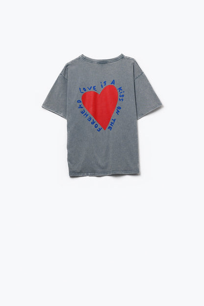 Grey T-shirt featuring a heart design on both the front and back Q2store
