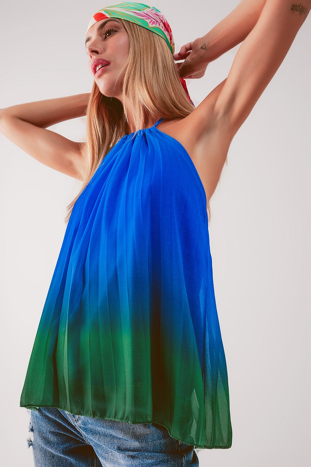 High neck pleat top in blue ombre Q2store
