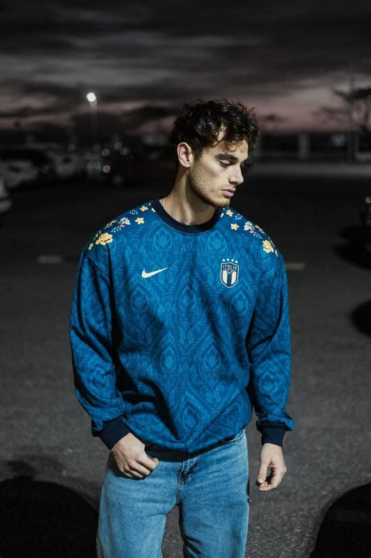 Italia Logo Unisex Oversized Sweatshirt - Italian-Inspired Style Withinblack