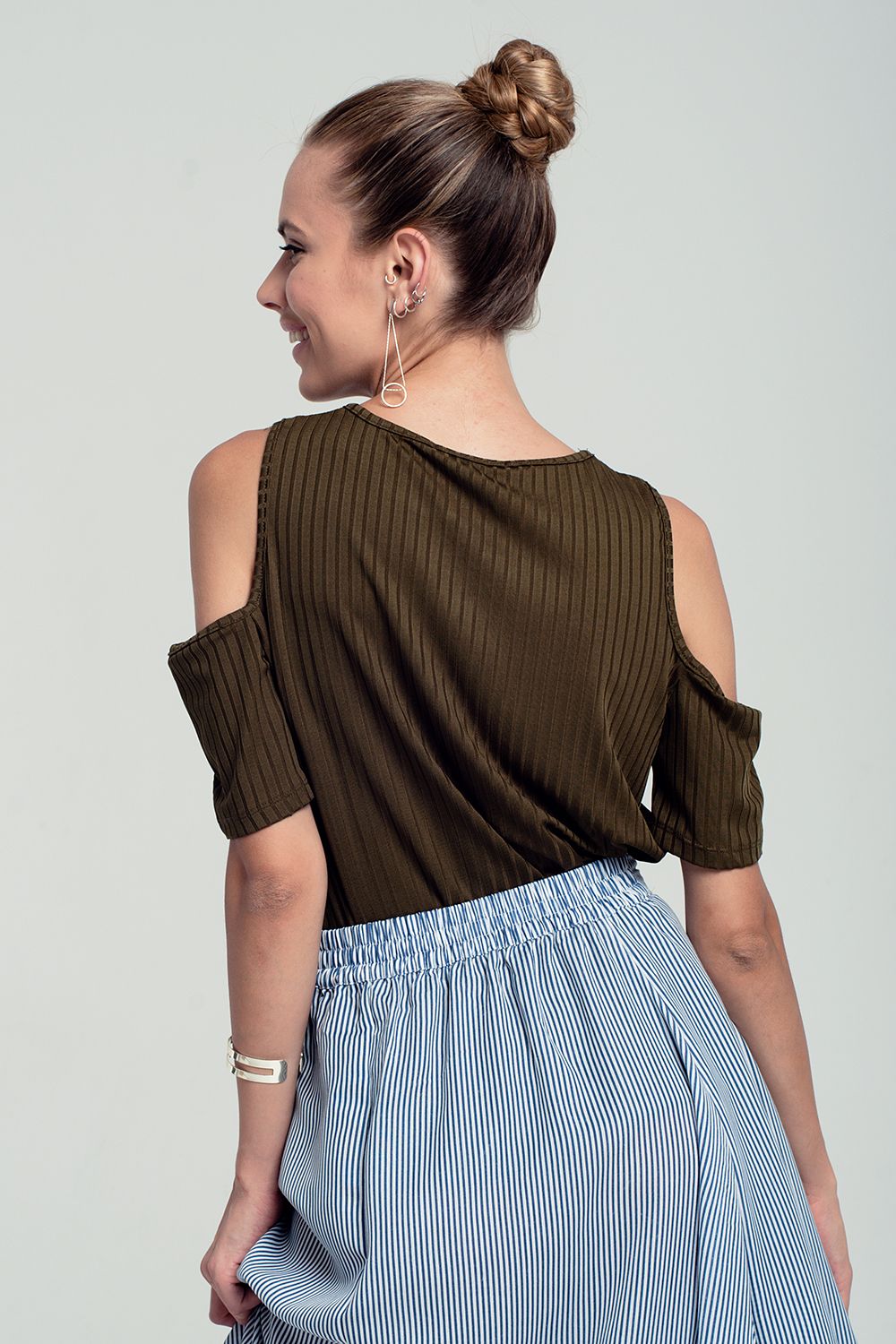 Khaki cold shoulder top Q2store