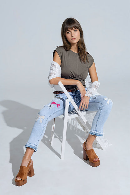 Khaki short-sleeved top crossed at the bottom front Q2store