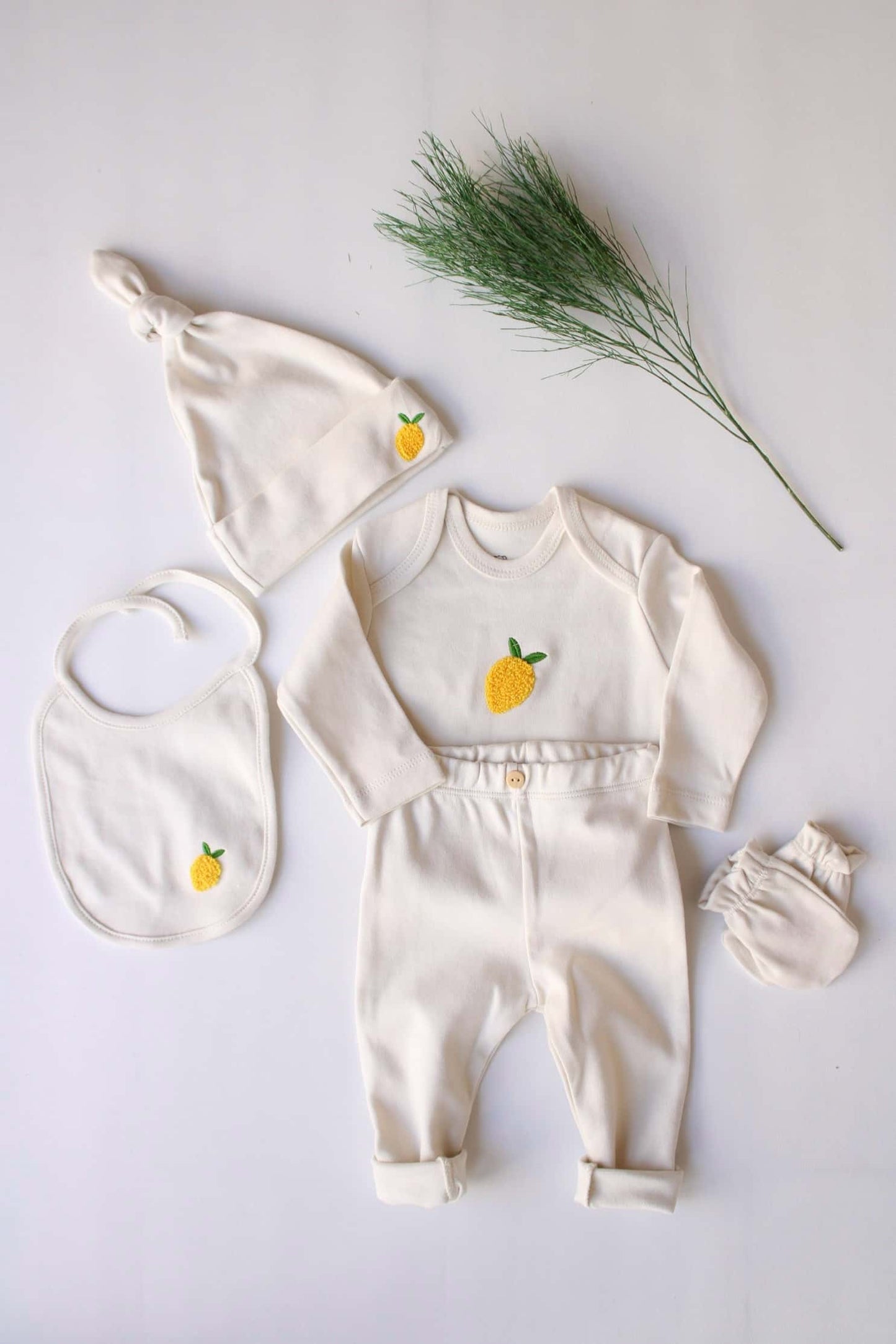 Lemon Patterned 5 Piece Newborn Set Honey and Hive