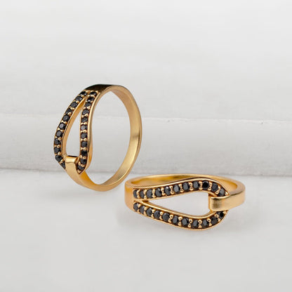 Levade - Black Moissanite Equestrian Horseshoe Ring in Gold Urban-Equestrian