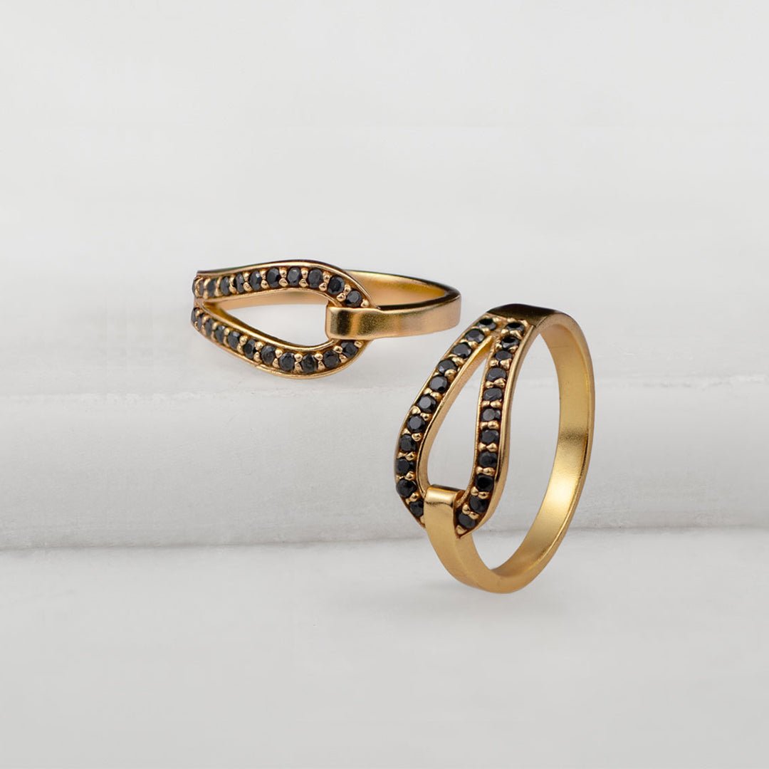 Levade - Black Moissanite Equestrian Horseshoe Ring in Gold Urban-Equestrian