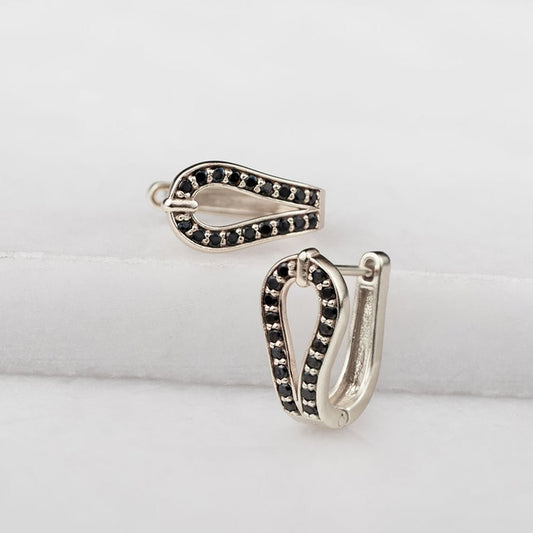 Levade - Moissanite Black Stone Sterling Silver Horseshoe Earring Urban-Equestrian