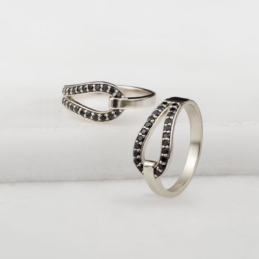 Levade - Moissanite Black Stones Sterling Silver Horseshoe Earring Urban-Equestrian