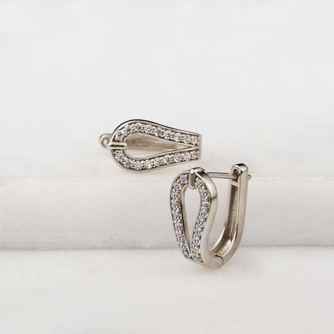 Levade -Moissanite Horseshoe Equestrian Necklace in Silver Urban-Equestrian