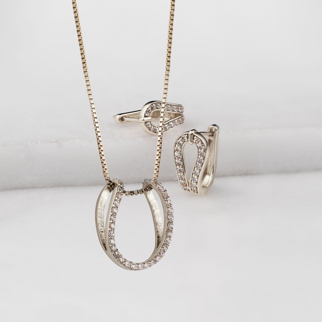 Levade - Moissanite Equestrian Horseshoe Ring in Silver Urban-Equestrian