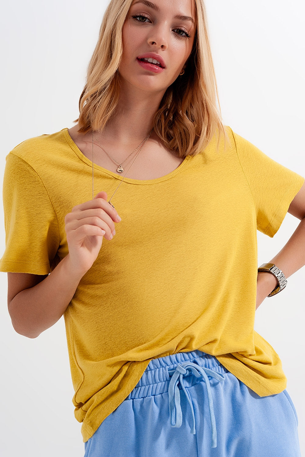 Linen mix scoop front t-shirt in Yellow Q2store