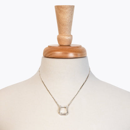 Mesa - Western Horse Stirrup Necklace in Silver Urban-Equestrian