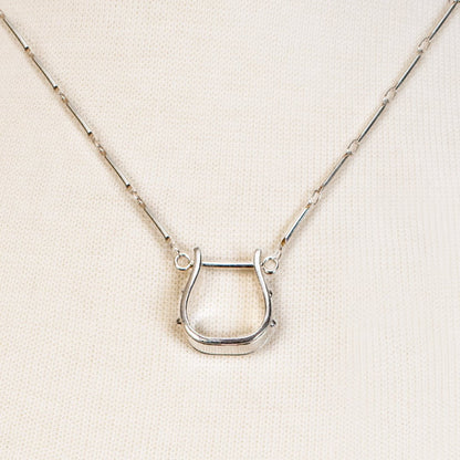 Mesa - Western Horse Stirrup Necklace in Gold Urban-Equestrian