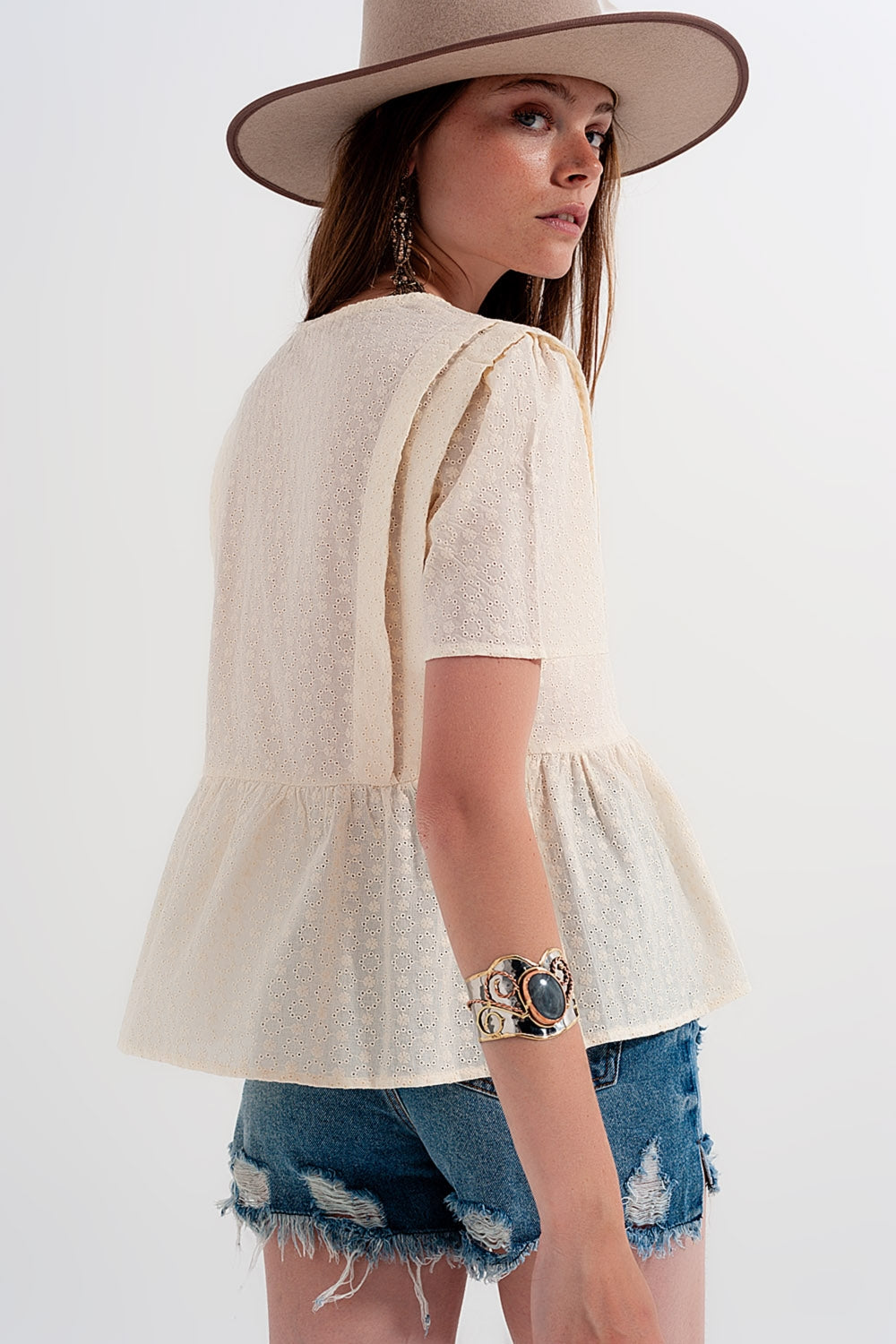 Peplum broderie top in Beige Q2store