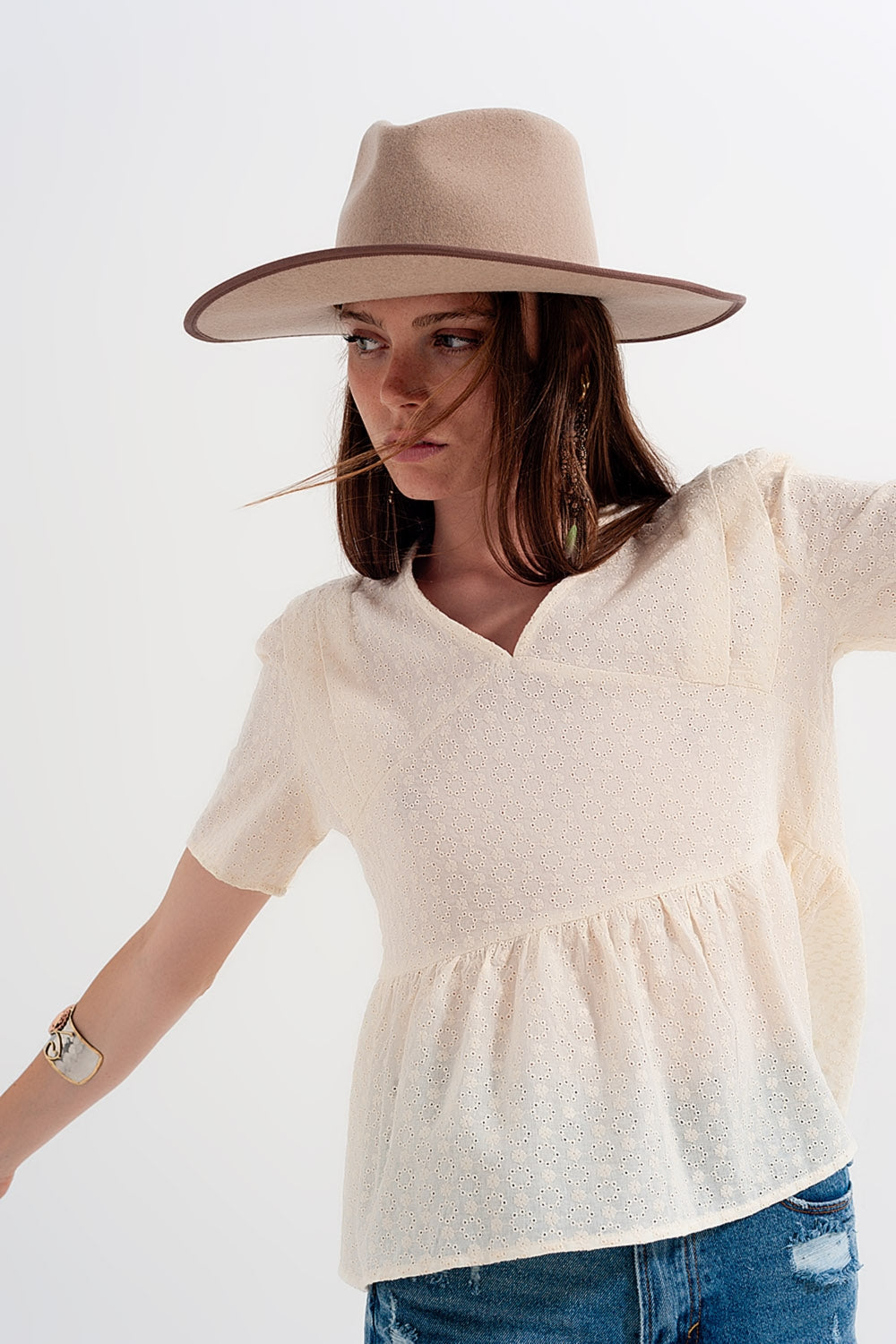 Peplum broderie top in Beige Q2store