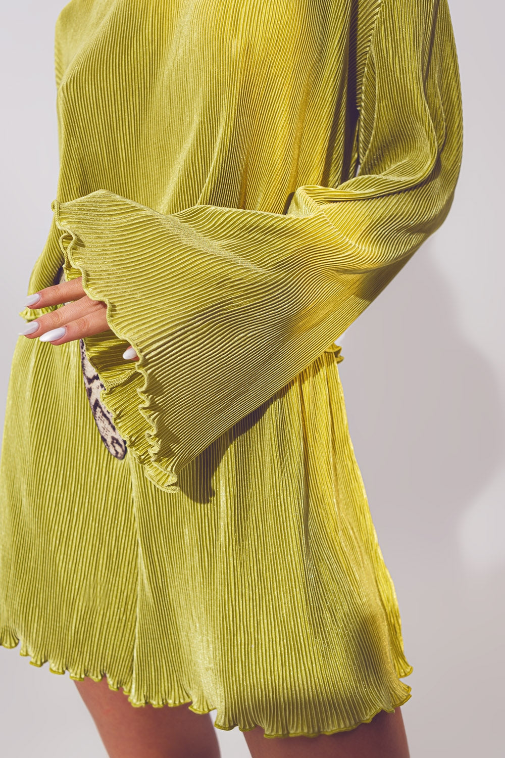 Pleated Round Neck Crop Top in Green Q2store