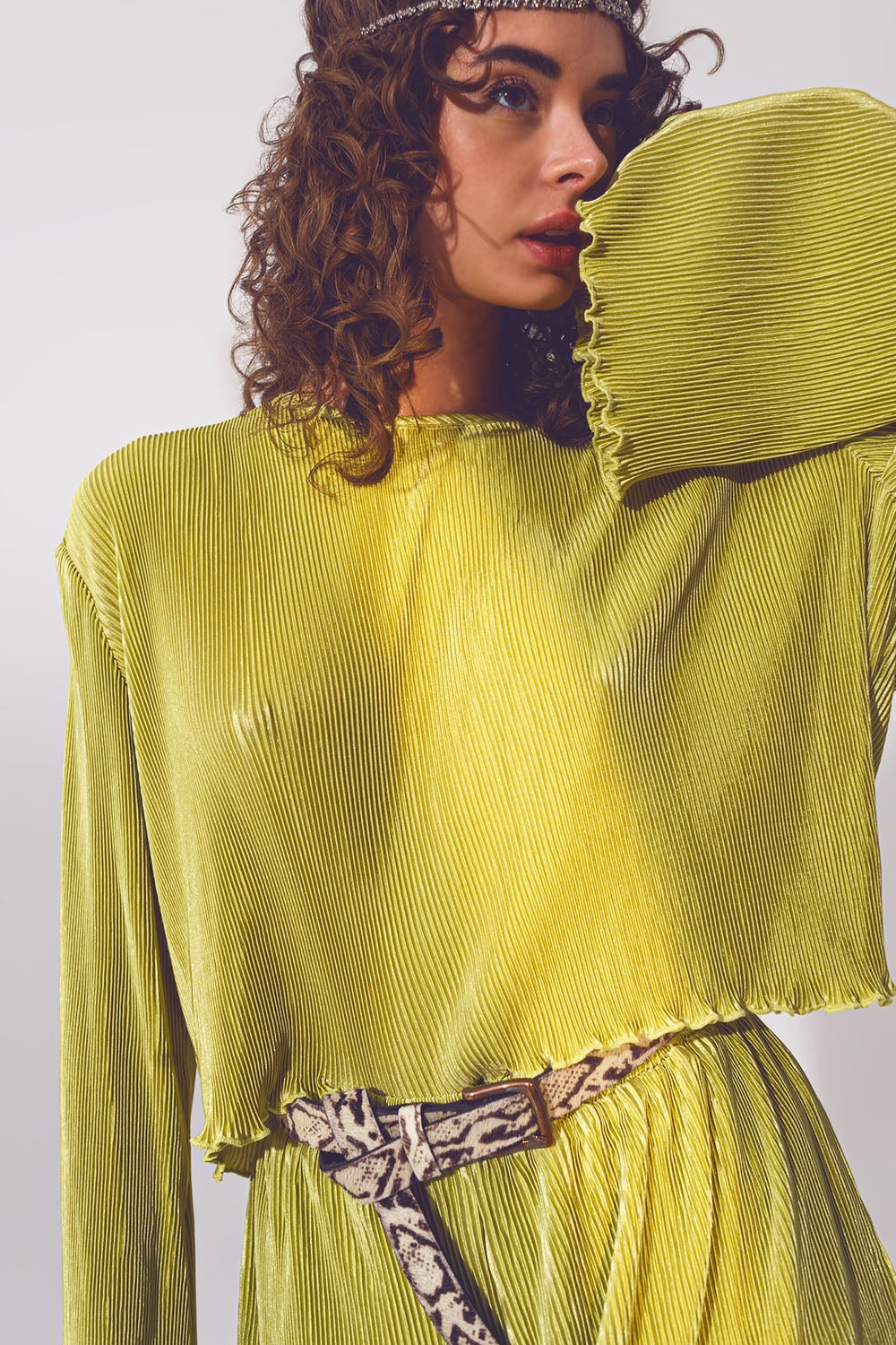 Pleated Round Neck Crop Top in Green Q2store