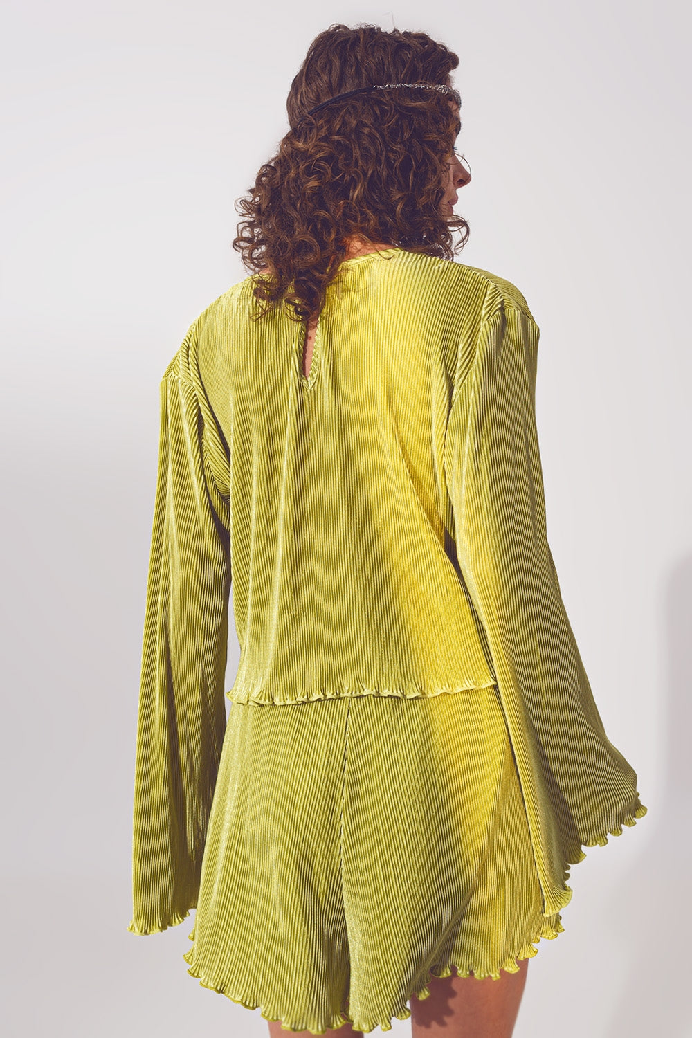 Pleated Round Neck Crop Top in Green Q2store