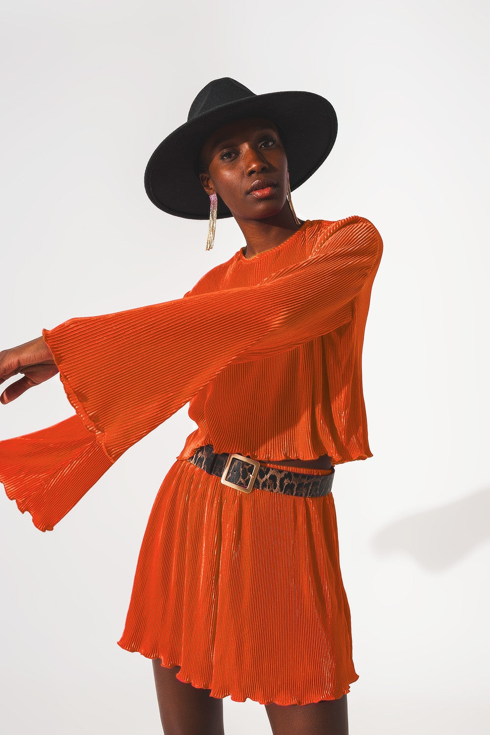 Pleated round neck crop top in orange Q2store