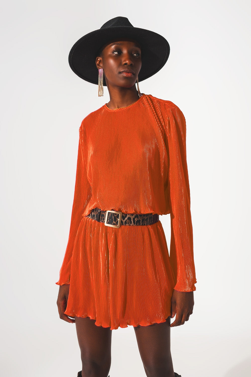 Pleated round neck crop top in orange Q2store