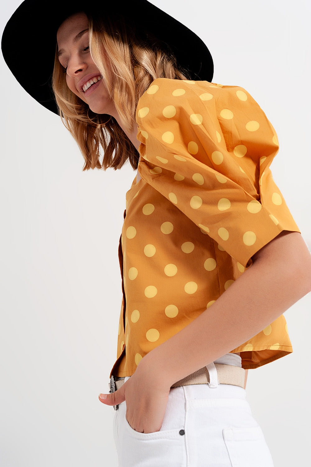 Polka dot top with puffed sleeves and square neckline in yellow Q2store