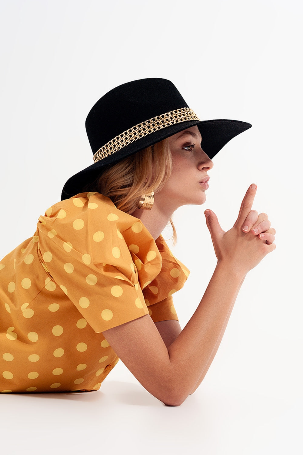 Polka dot top with puffed sleeves and square neckline in yellow Q2store