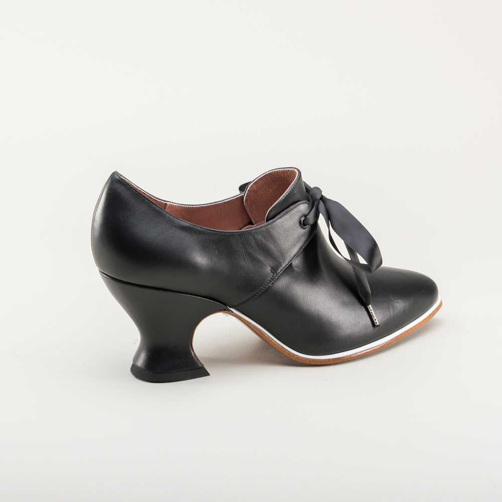 Pompadour 18th Century Leather Shoes (Black) American Duchess