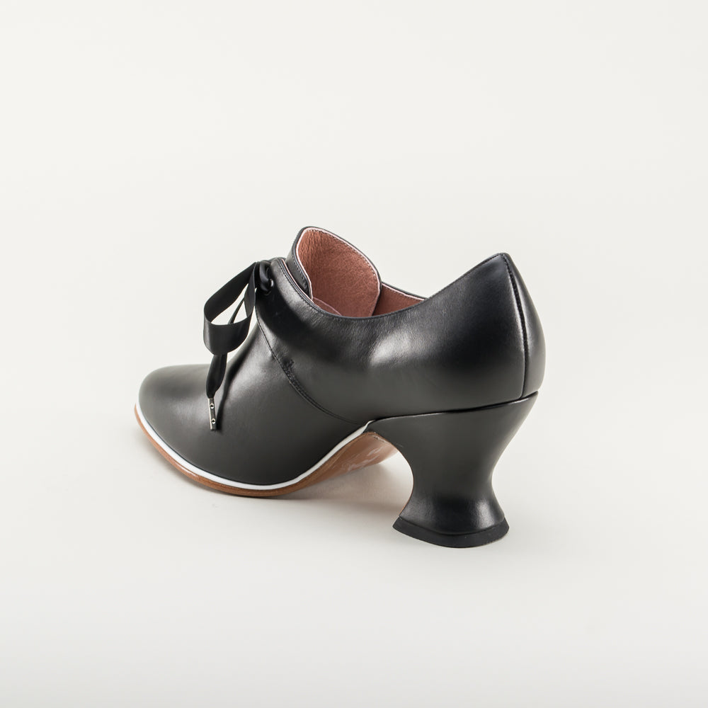 Pompadour 18th Century Leather Shoes (Black) American Duchess