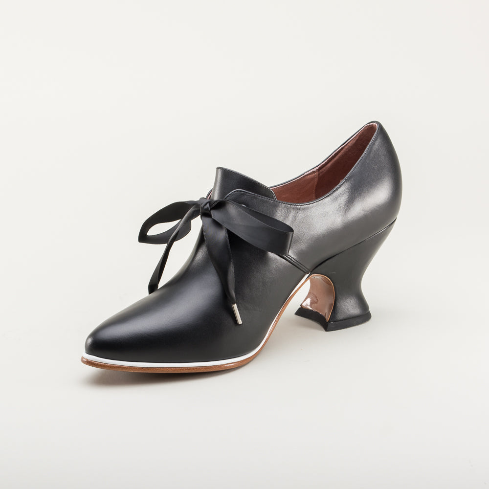 Pompadour 18th Century Leather Shoes (Black) American Duchess