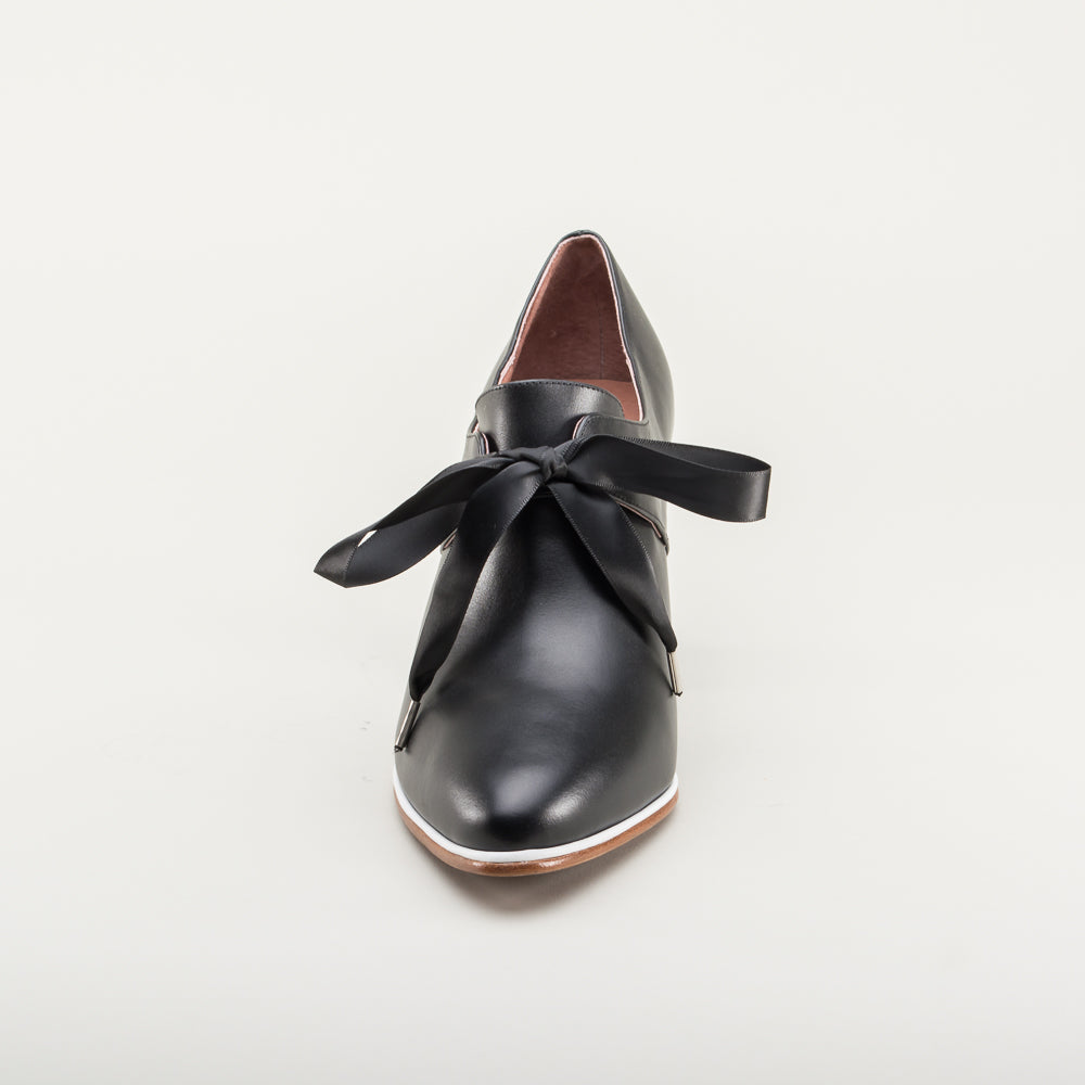 Pompadour 18th Century Leather Shoes (Black) American Duchess