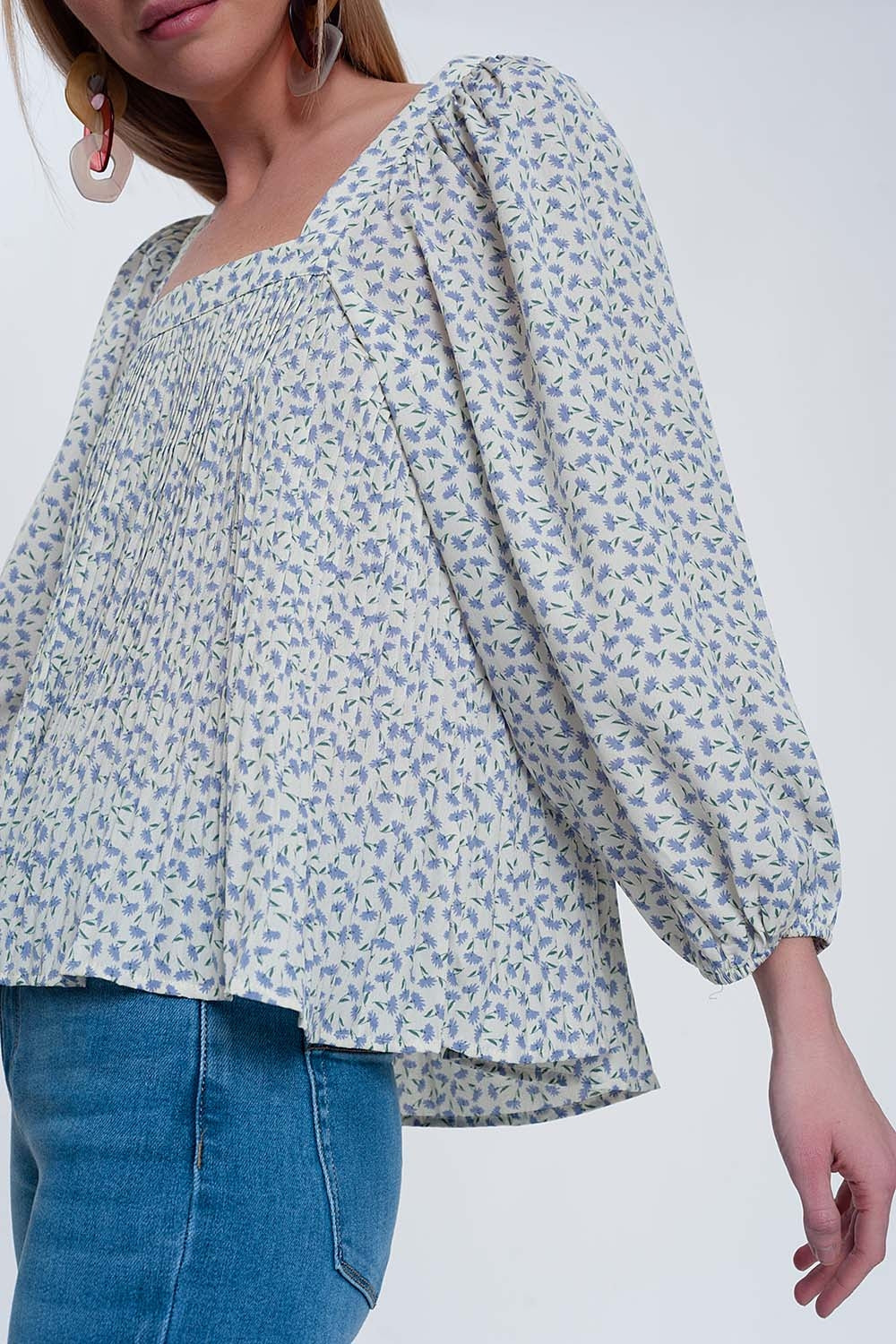puff sleeve top with square neck in blue floral print Q2store