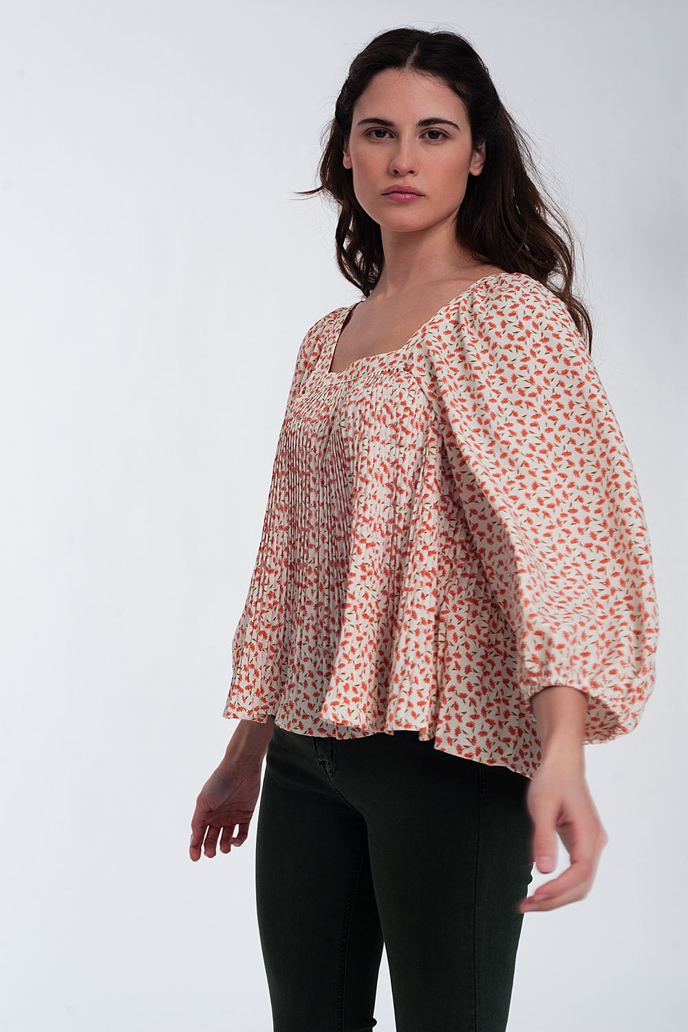 puff sleeve top with square neck in coral floral print Q2store