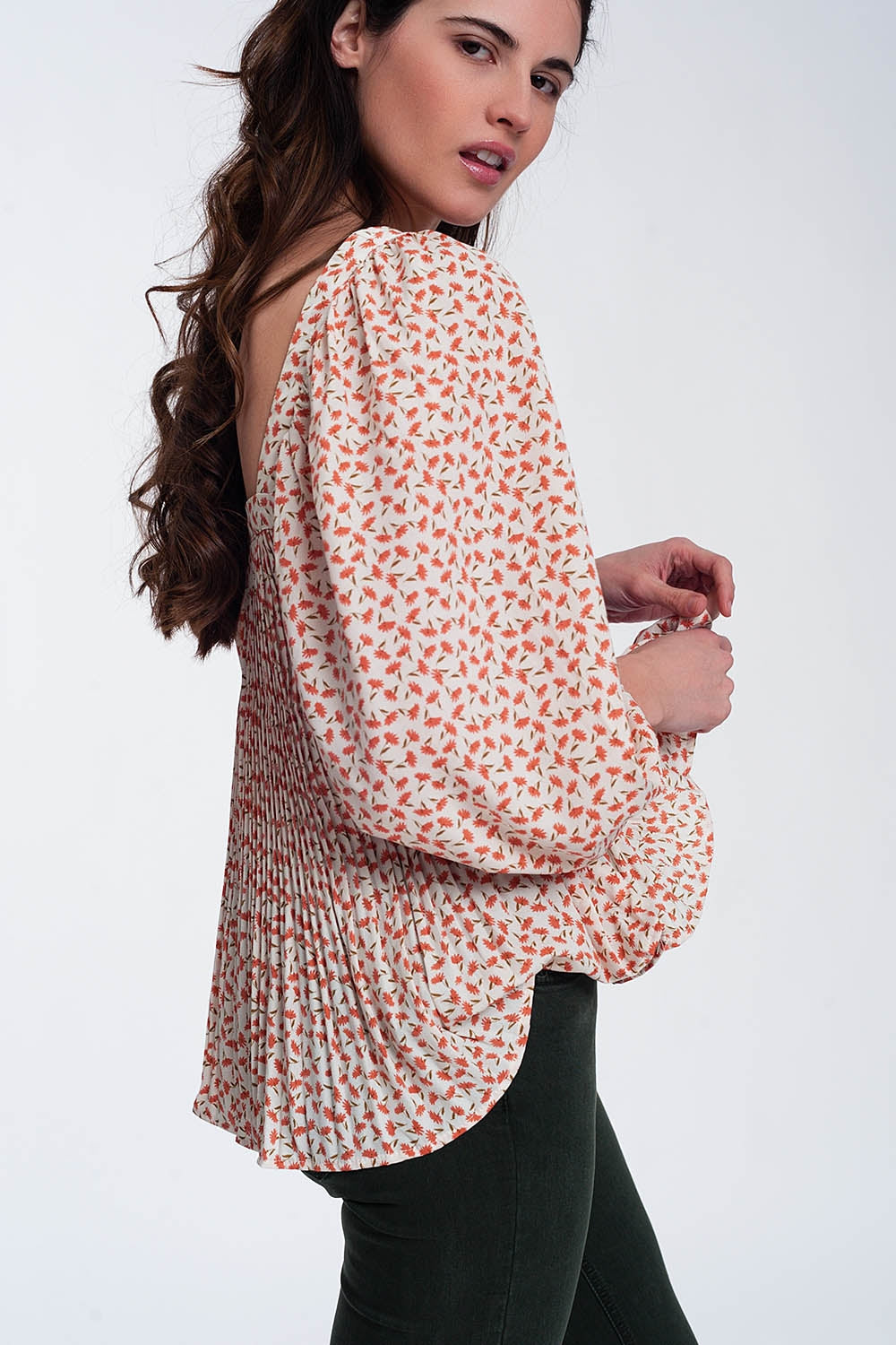puff sleeve top with square neck in coral floral print Q2store