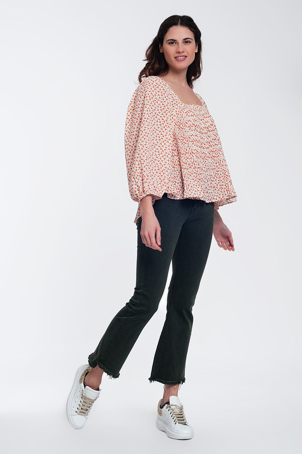 puff sleeve top with square neck in coral floral print Q2store