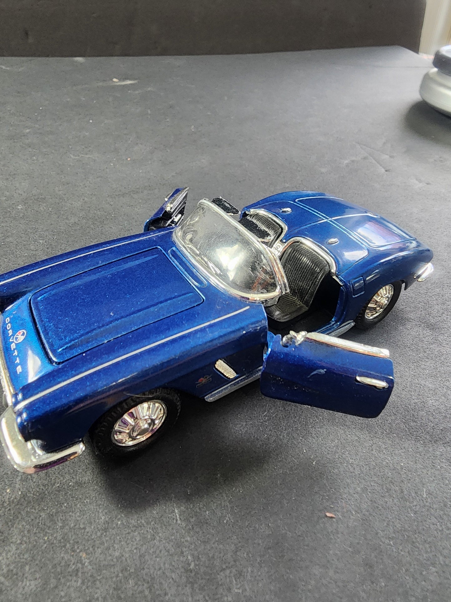 CHEVROLET CORVETTE 1962 CONVERTIBLE BLUE SS5750 1:32 Scale model car, friction action Tennessee Junk Trunk