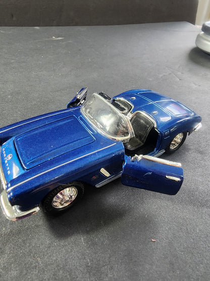 CHEVROLET CORVETTE 1962 CONVERTIBLE BLUE SS5750 1:32 Scale model car, friction action Tennessee Junk Trunk