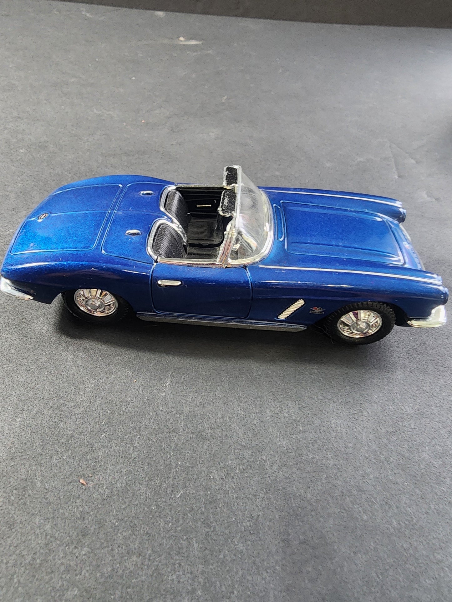 CHEVROLET CORVETTE 1962 CONVERTIBLE BLUE SS5750 1:32 Scale model car, friction action Tennessee Junk Trunk