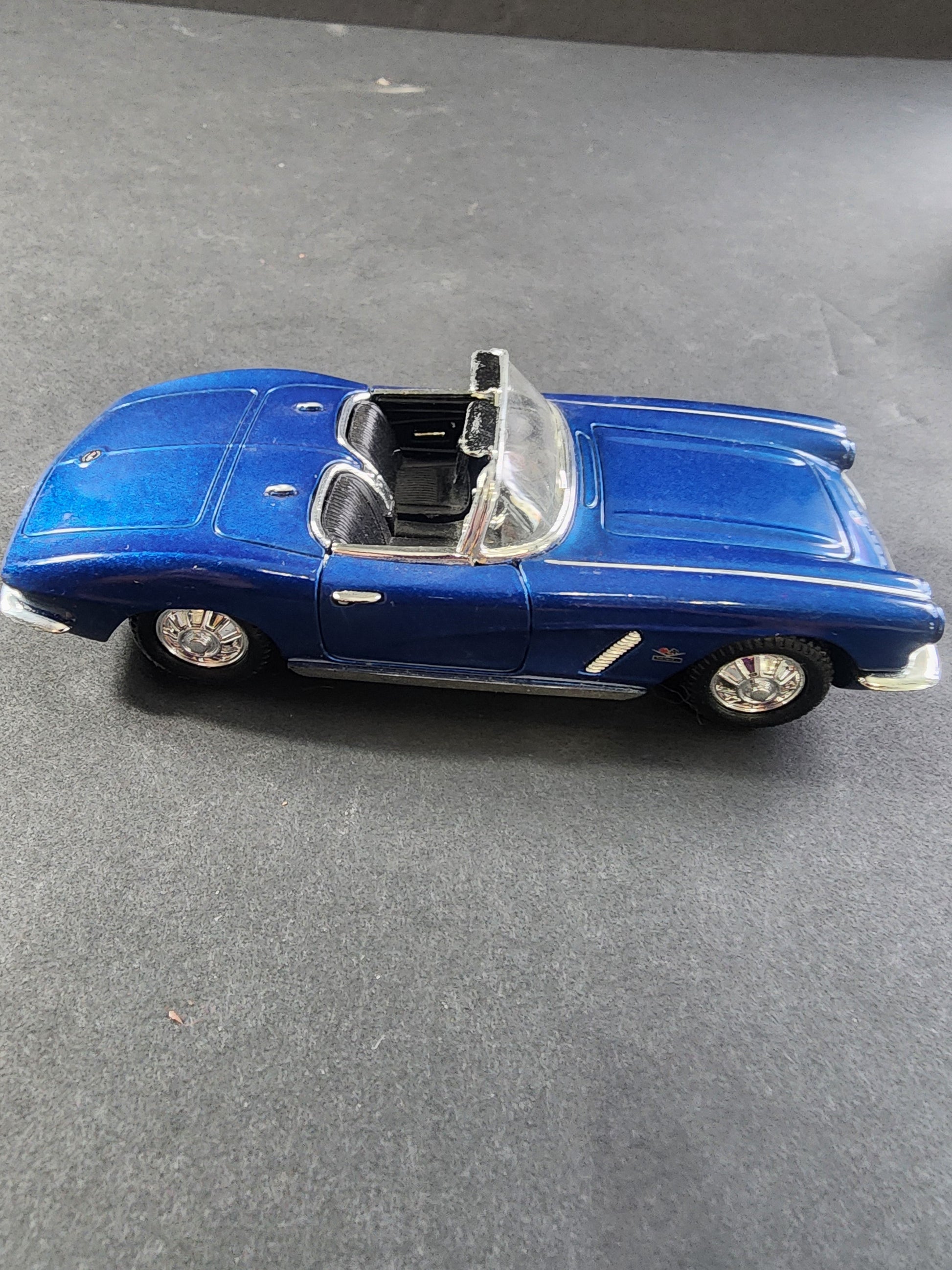 CHEVROLET CORVETTE 1962 CONVERTIBLE BLUE SS5750 1:32 Scale model car, friction action Tennessee Junk Trunk