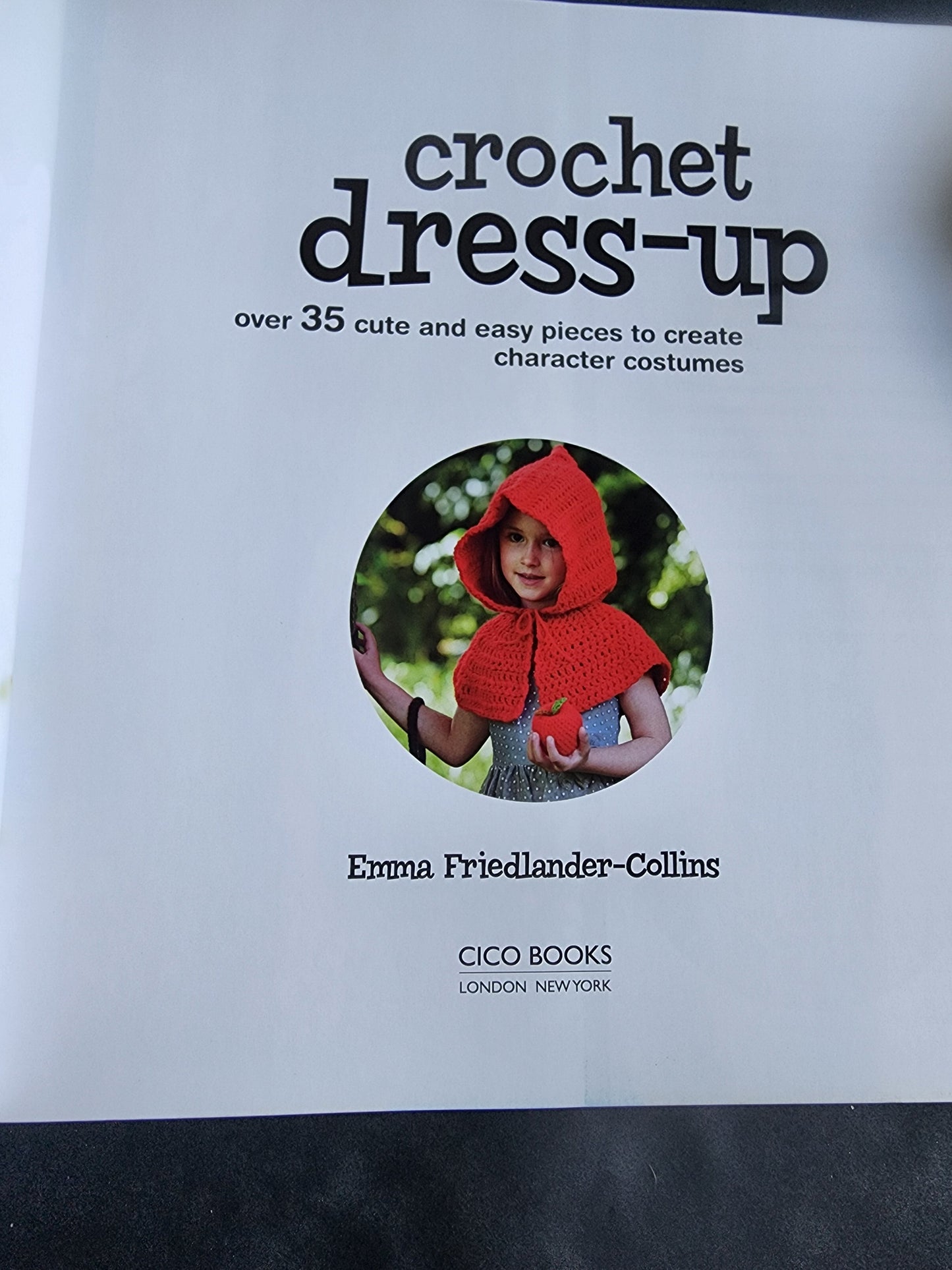Crochet Book Dress-Up: Over 35 cute and easy pieces to create character costume Tennessee Junk Trunk
