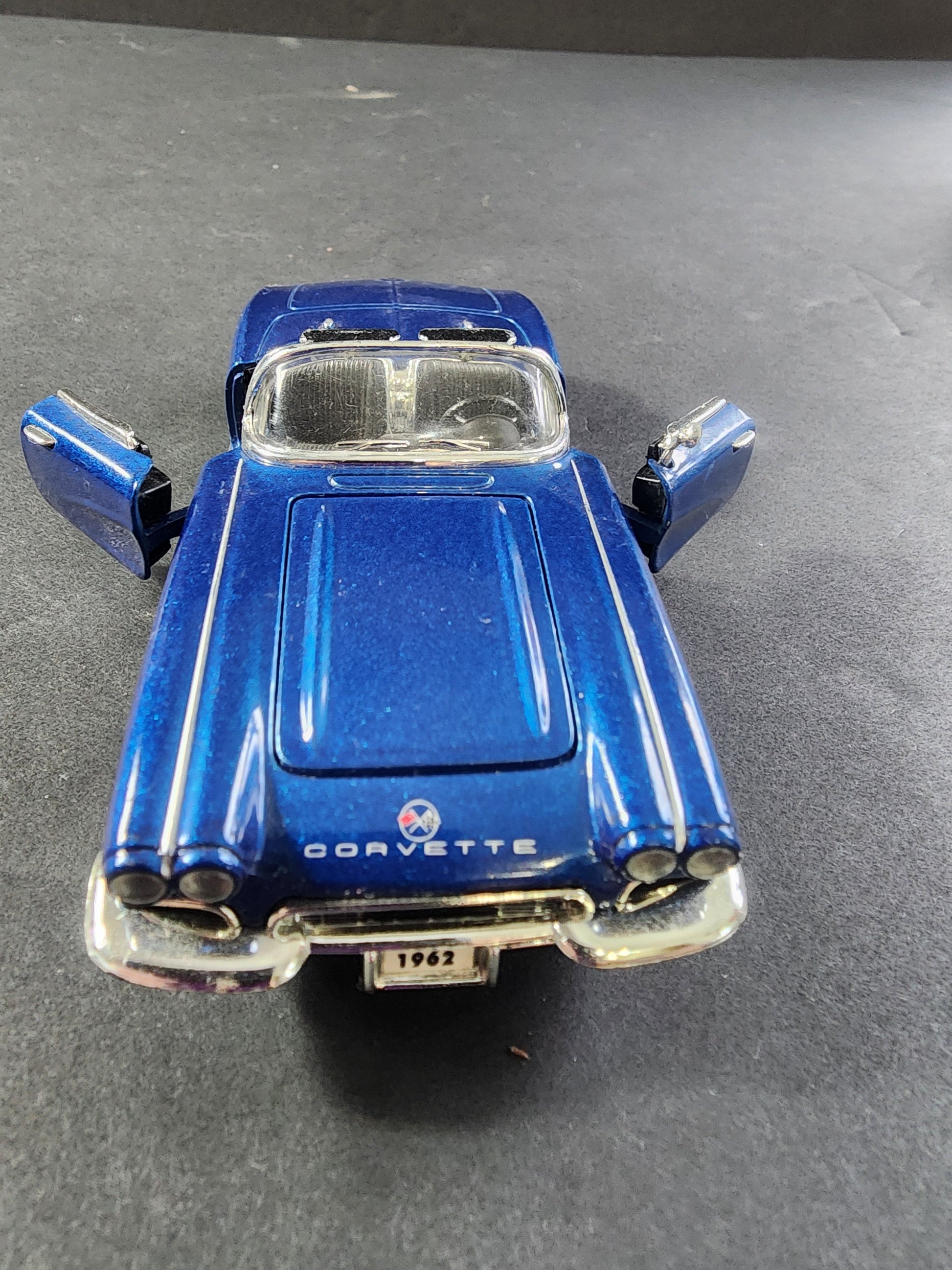CHEVROLET CORVETTE 1962 CONVERTIBLE BLUE SS5750 1:32 Scale model car, friction action Tennessee Junk Trunk
