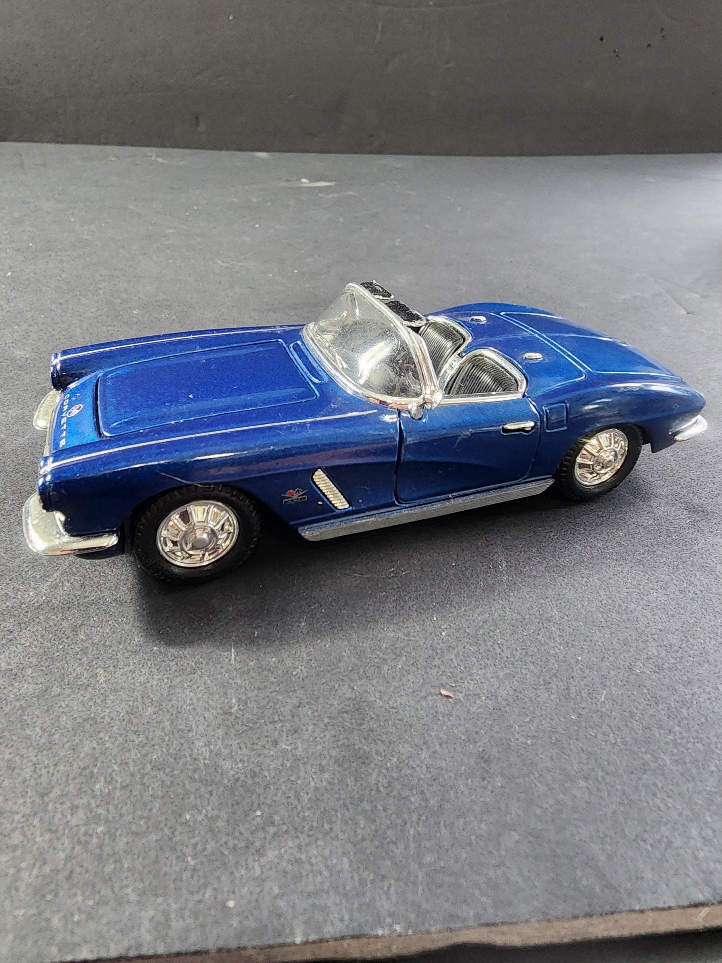 CHEVROLET CORVETTE 1962 CONVERTIBLE BLUE SS5750 1:32 Scale model car, friction action Tennessee Junk Trunk