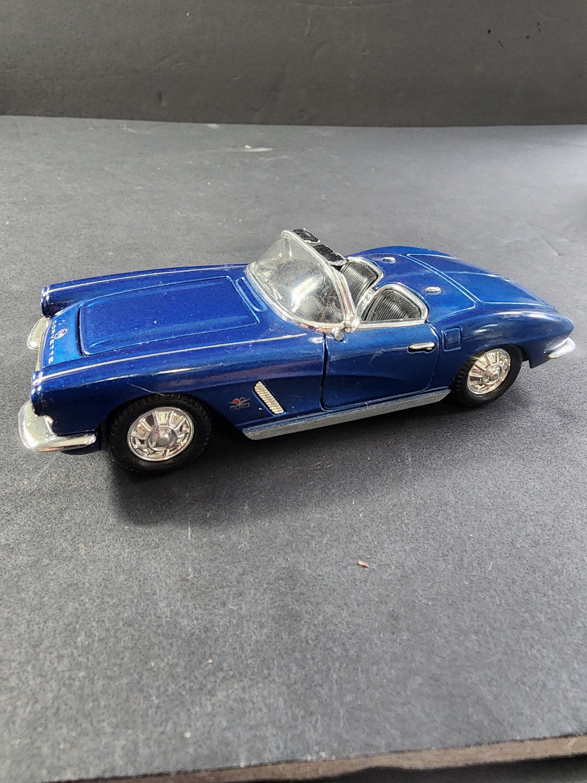 CHEVROLET CORVETTE 1962 CONVERTIBLE BLUE SS5750 1:32 Scale model car, friction action Tennessee Junk Trunk