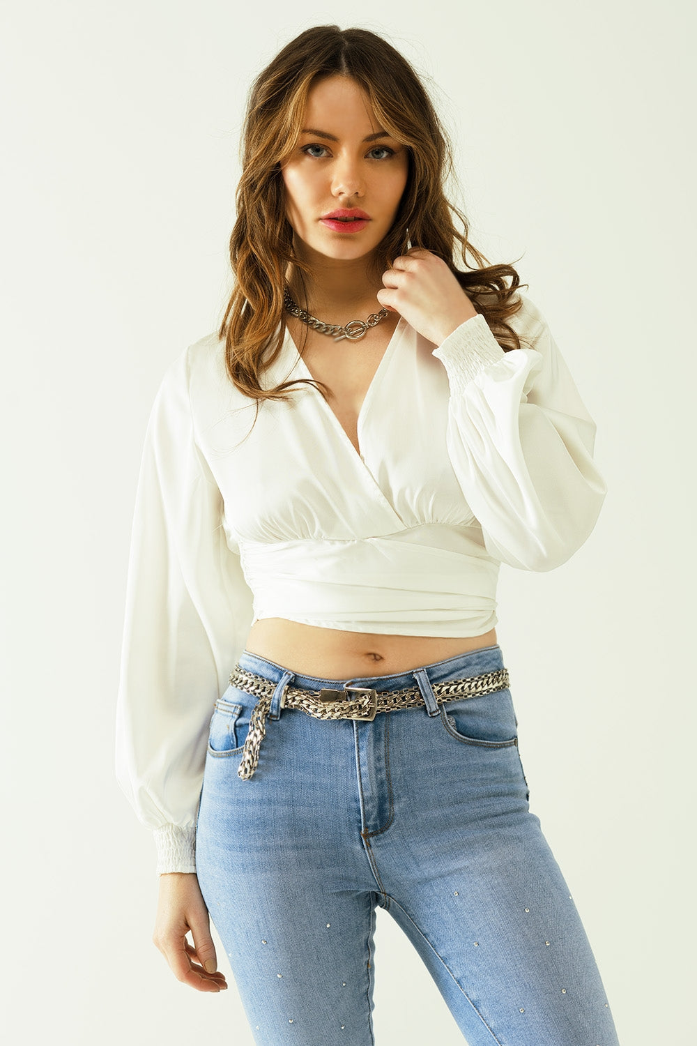 satin wrap crop top fitted at the waist in white Q2store