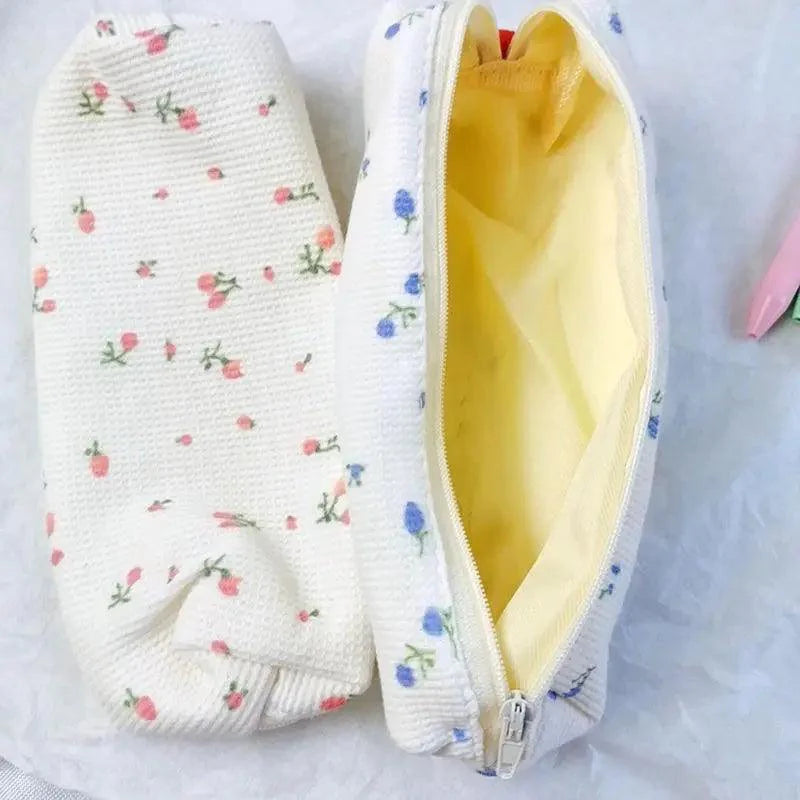 Simple Small Flowers White Fresh Style Pencil Bag Students Pencil Cases Unique Makeup Lightweight Cosmetic Bag Pouch Stevvex