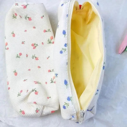 Simple Small Flowers White Fresh Style Pencil Bag Students Pencil Cases Unique Makeup Lightweight Cosmetic Bag Pouch Stevvex
