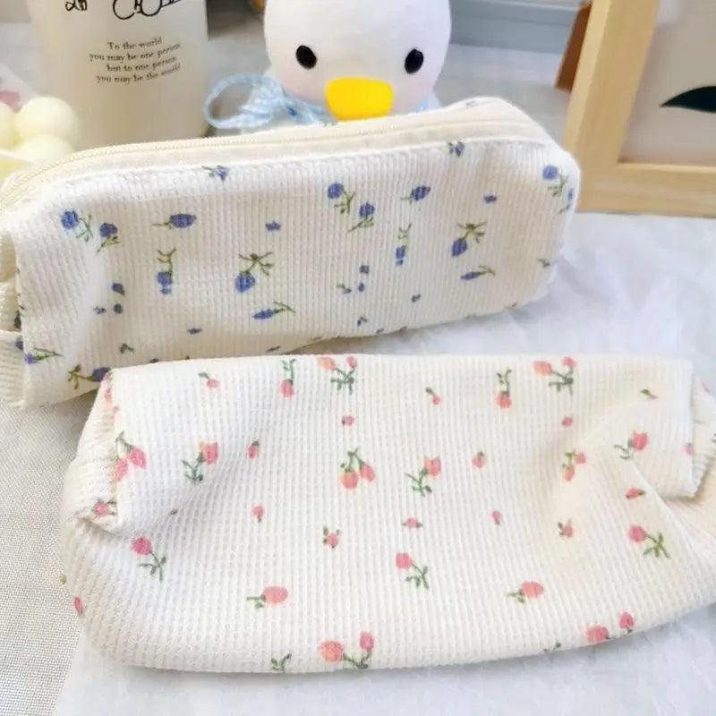 Simple Small Flowers White Fresh Style Pencil Bag Students Pencil Cases Unique Makeup Lightweight Cosmetic Bag Pouch Stevvex